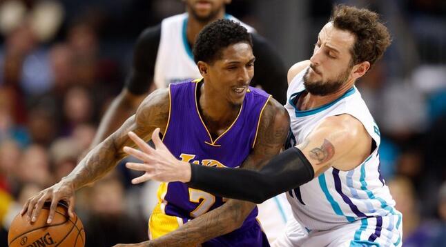 一个与球员 一个与球员