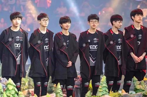 更衣室带来 更衣室带来